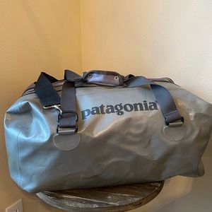 Patagonia VTG Mesh Duffle Gym Bag Wet / Dry Sides Gray Black Luggage